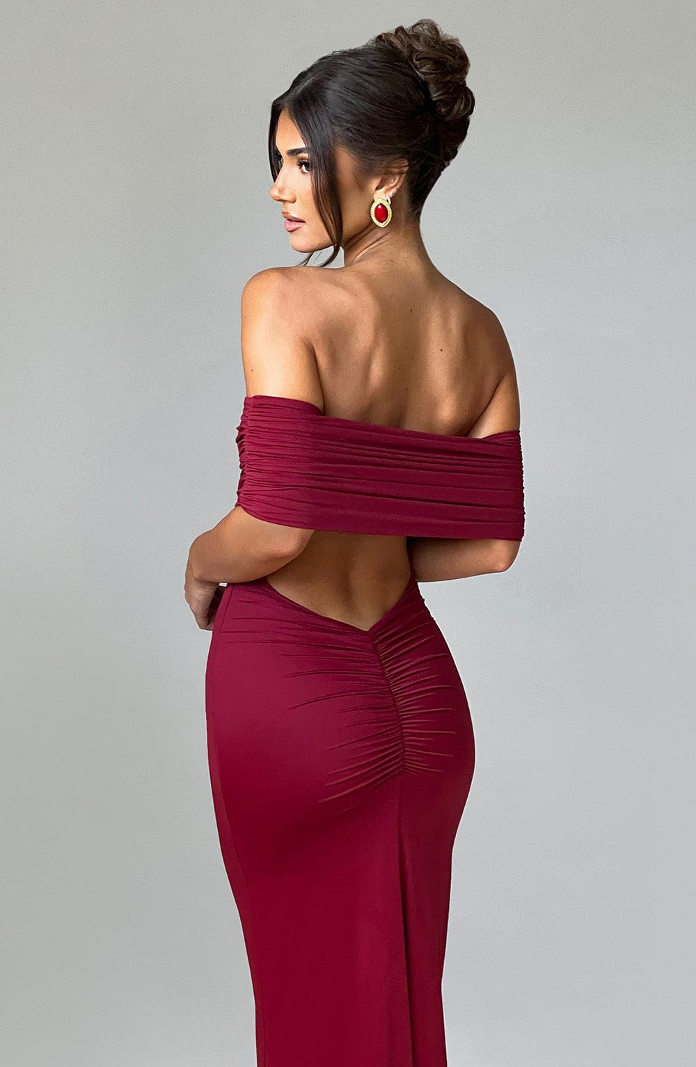 Women's Off-the-Shoulder Maxi Dress with Ruched Open Back - Elegant Evening Wear | Burgundy
