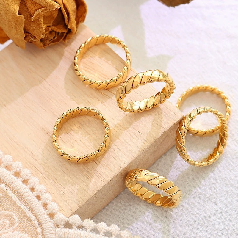 Gold Chain Ring for Women – 18k Plated Stainless Steel Band, Hypoallergenic & Waterproof