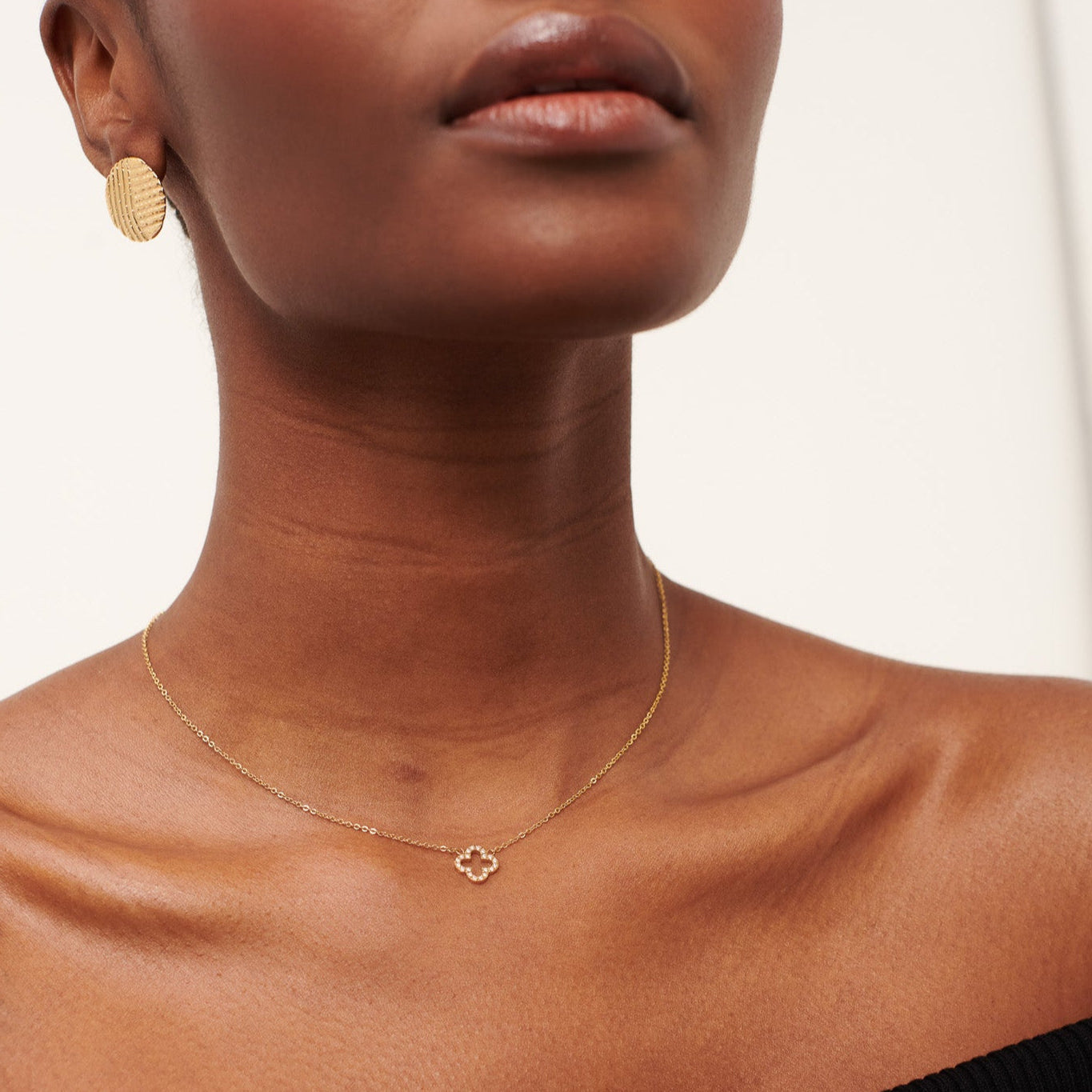 Gold & Silver Clover Pendant Necklace – 14k Plated Stainless Steel, 40cm Chain