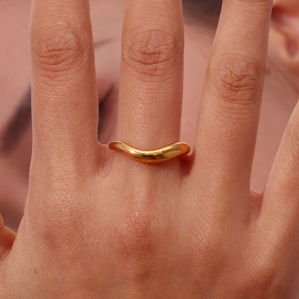 Gold Wave Ring for Women – 18k Plated Stainless Steel Band, Minimalist, Hypoallergenic & Waterproof