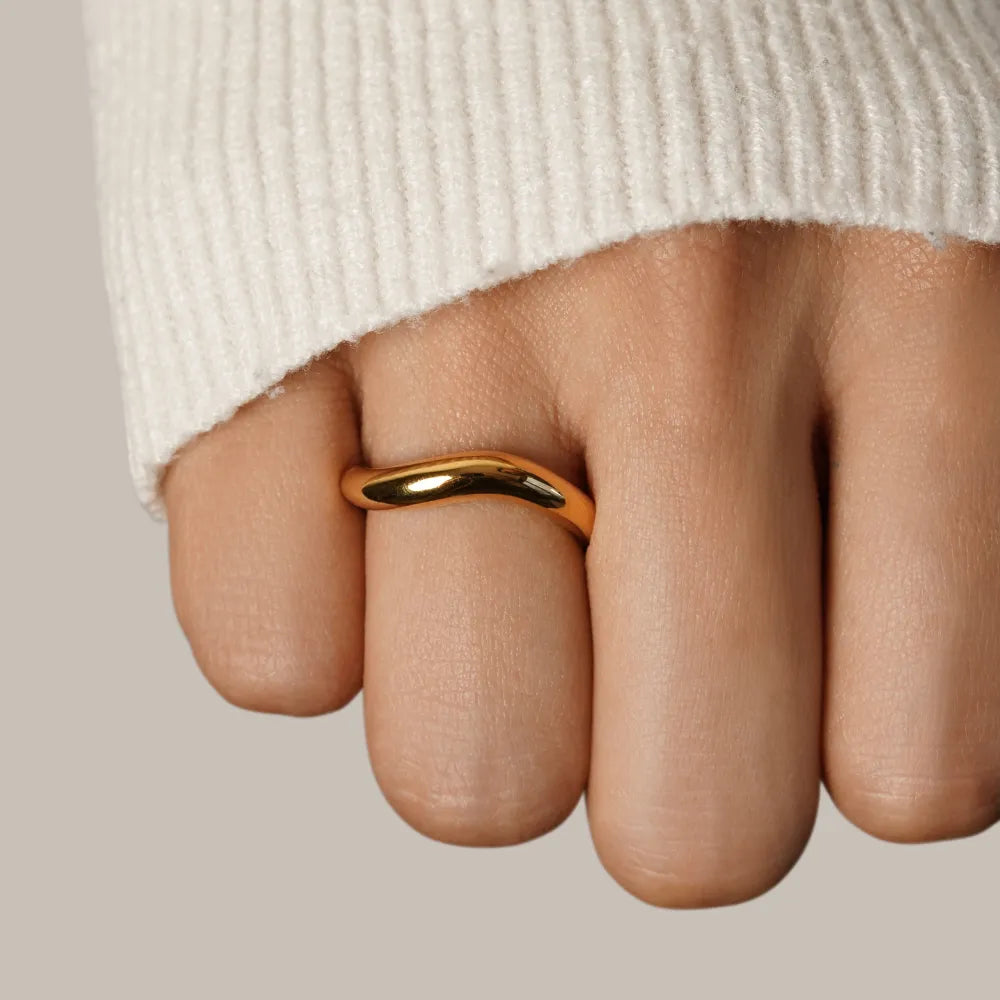 Gold Wave Ring for Women – 18k Plated Stainless Steel Band, Minimalist, Hypoallergenic & Waterproof