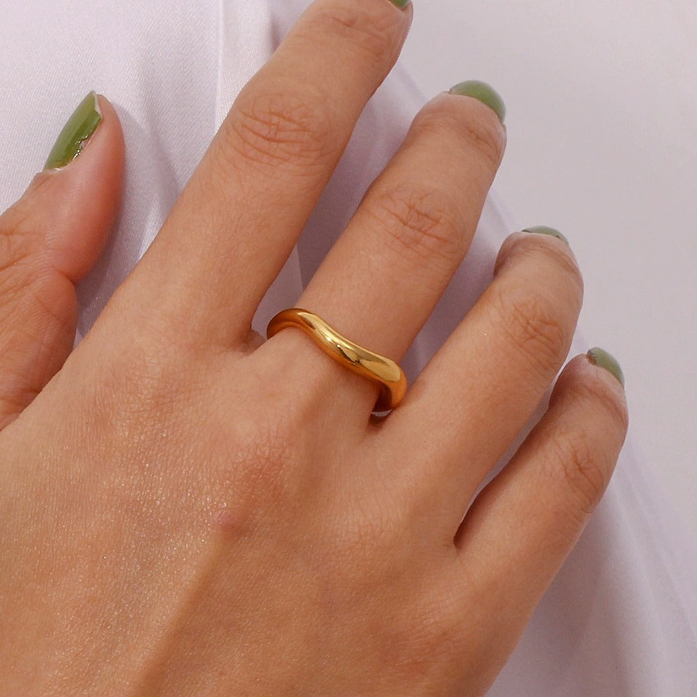 Gold Wave Ring for Women – 18k Plated Stainless Steel Band, Minimalist, Hypoallergenic & Waterproof