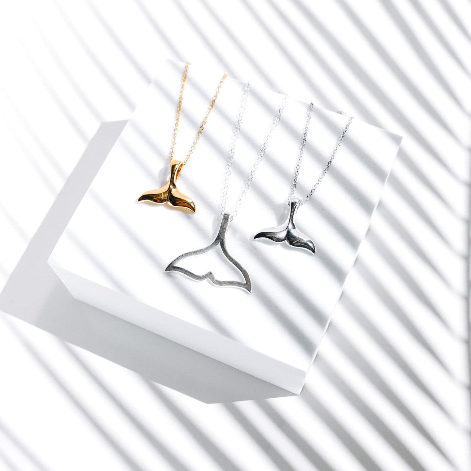 Gold Whale Tail Pendant Necklace – 18k Plated Stainless Steel Chain, Hypoallergenic & Waterproof