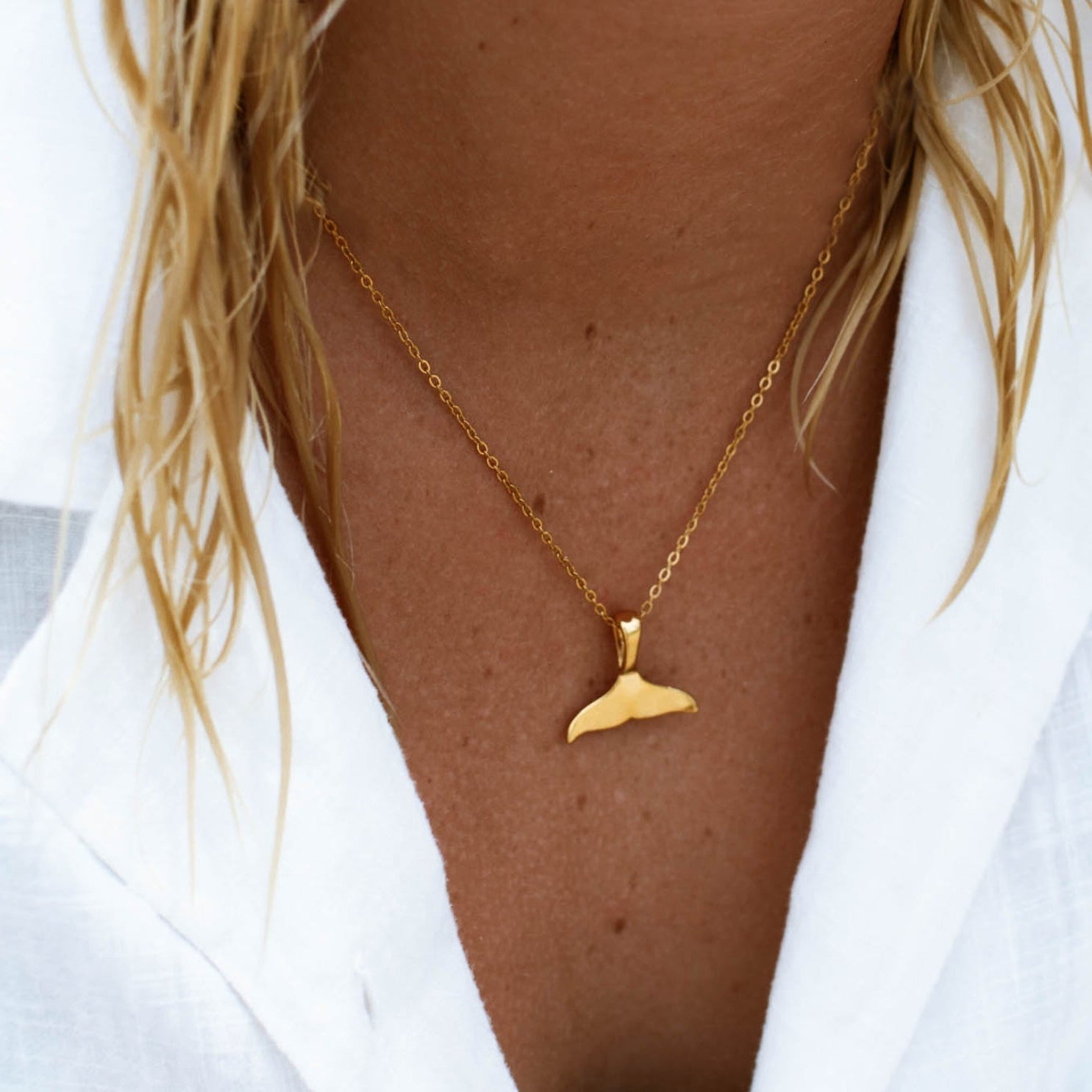 Gold Whale Tail Pendant Necklace – 18k Plated Stainless Steel Chain, Hypoallergenic & Waterproof Gold