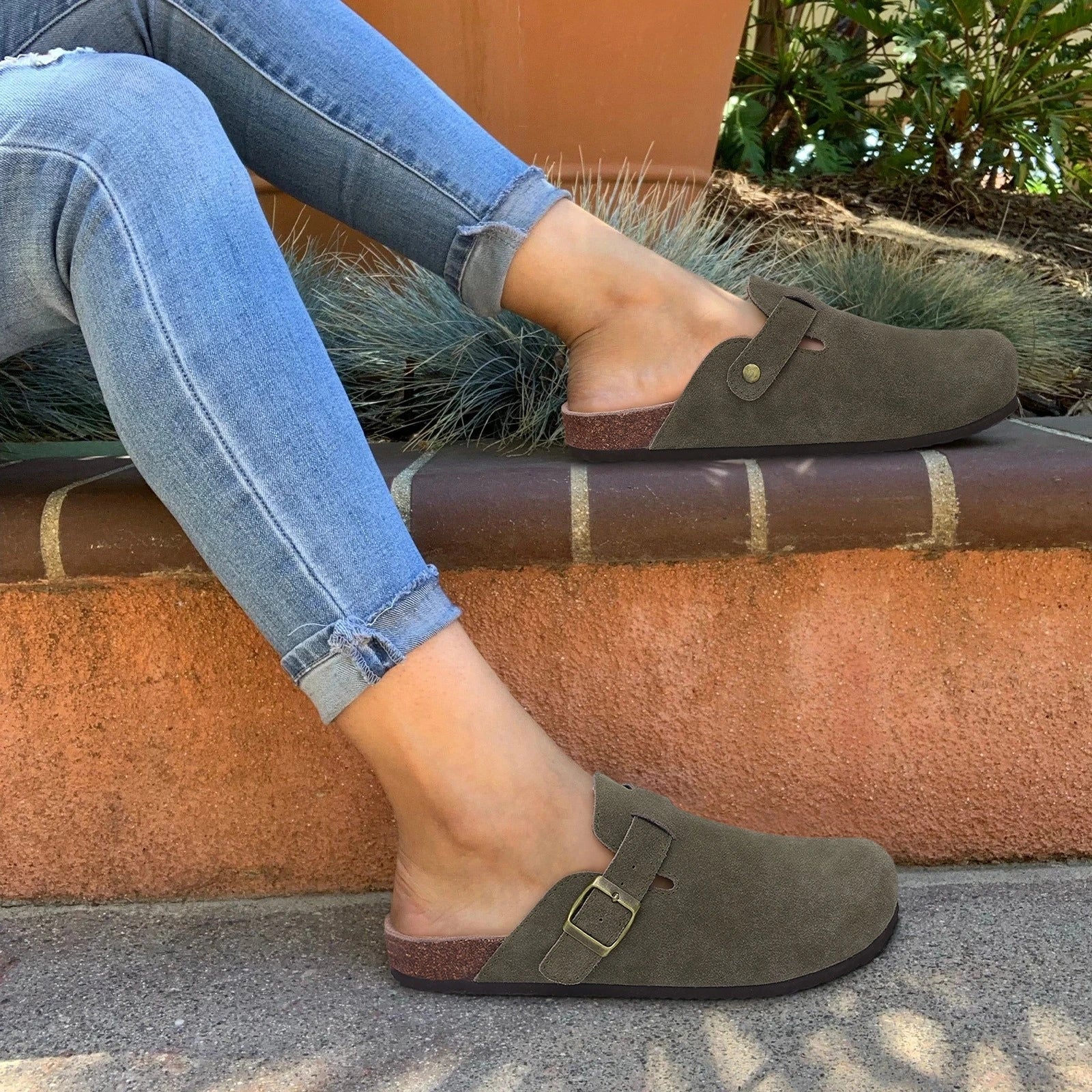 Men's Suede Buckle Clogs - Stylish Comfort Footwear for Casual Wear & Relaxation, Durable Design for Everyday Use