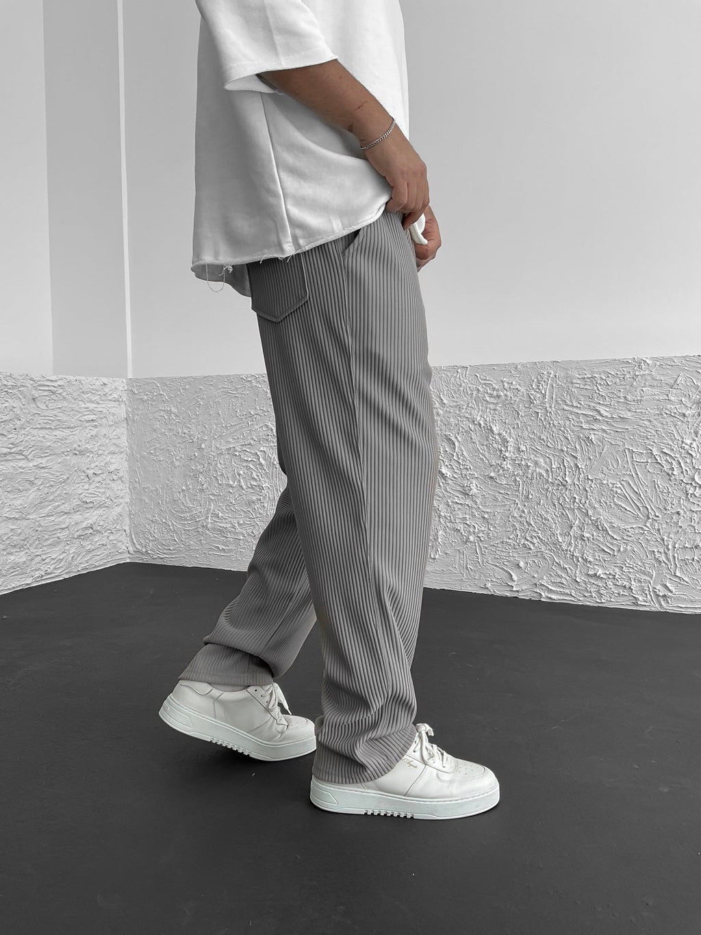 Relaxed Loose Ribbed Fit Trousers for Men - Comfortable Casual Style, High Waist, baggy straight leg