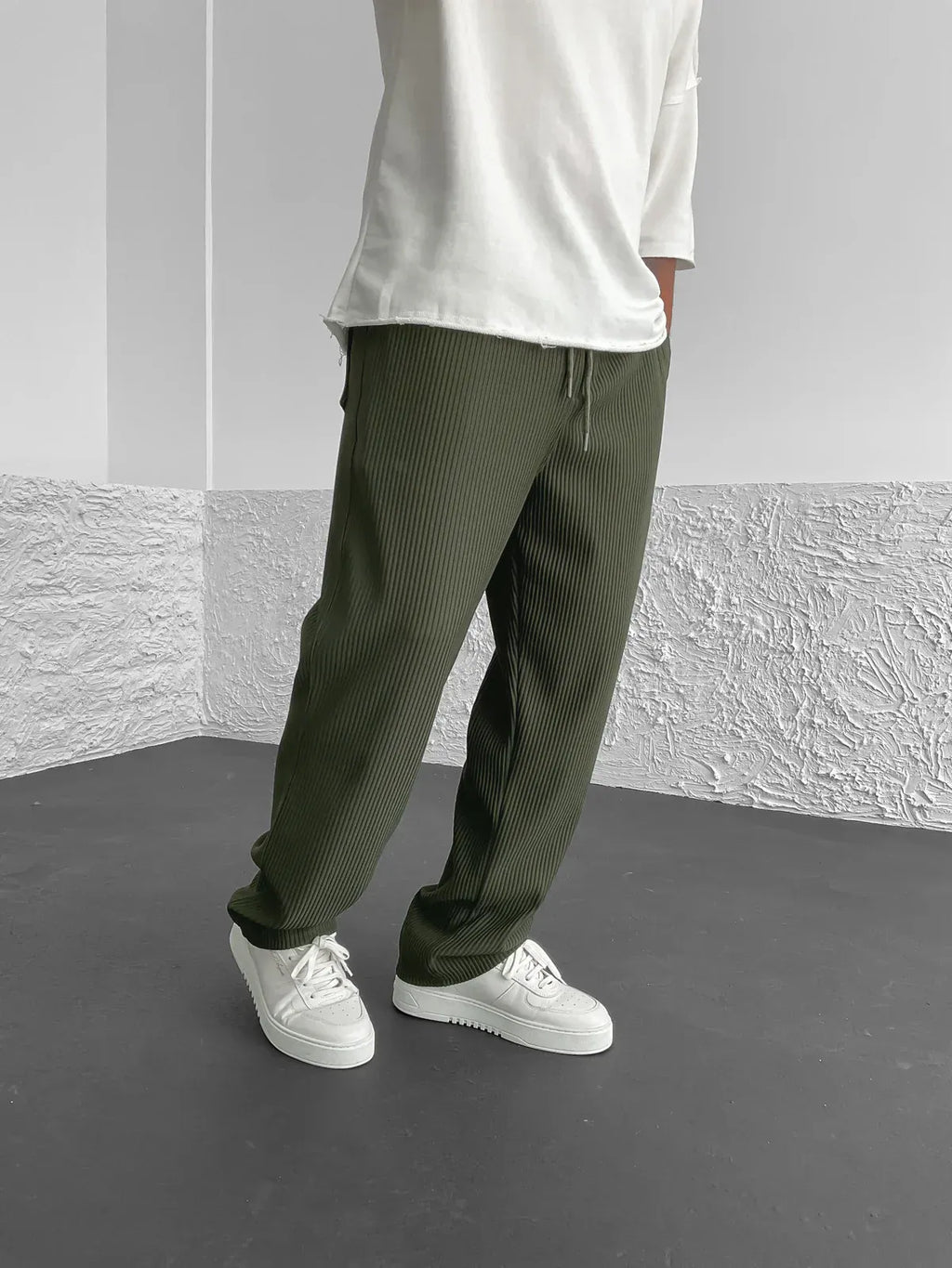 Relaxed Loose Ribbed Fit Trousers for Men - Comfortable Casual Style, High Waist, baggy straight leg
