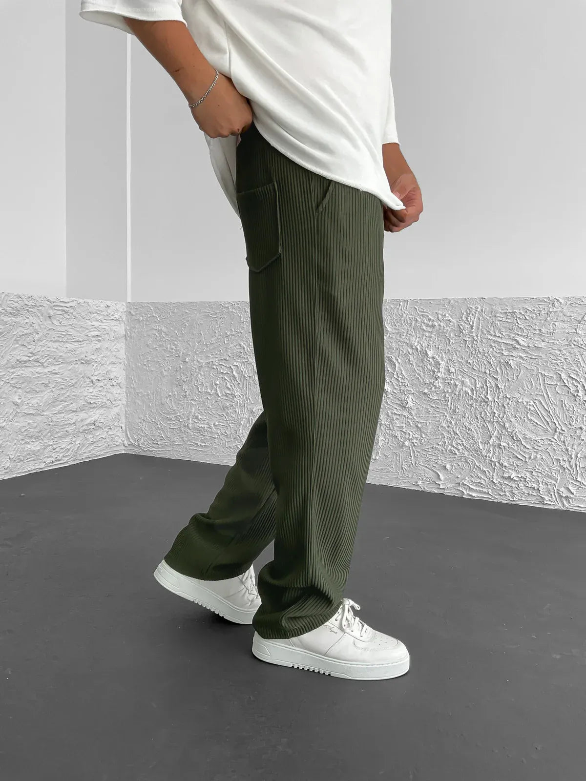 Relaxed Loose Ribbed Fit Trousers for Men - Comfortable Casual Style, High Waist, baggy straight leg