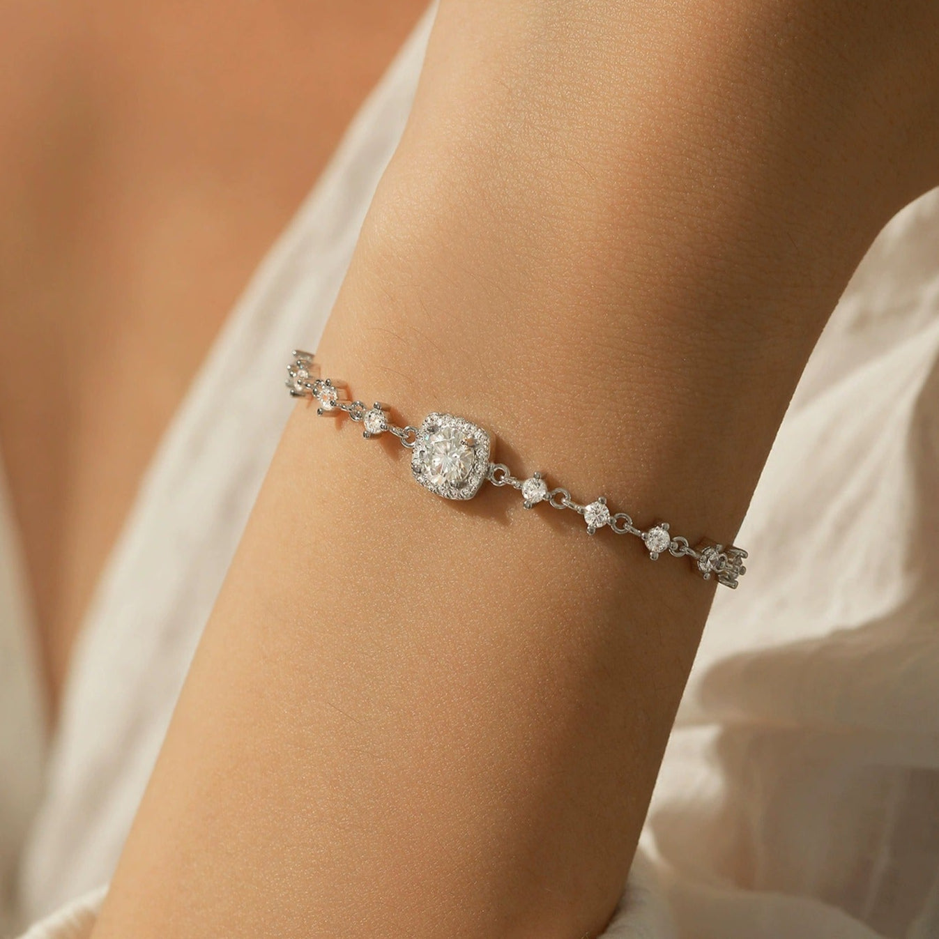 Sterling Silver Tennis Bracelet with Sparkling Crystals – Hypoallergenic, Waterproof, Elegant Jewellery Gift